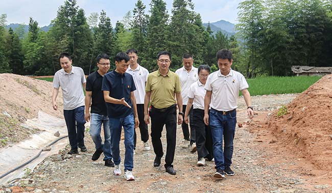 迈贝特深入永春县曲斗村，开展党建村企联建